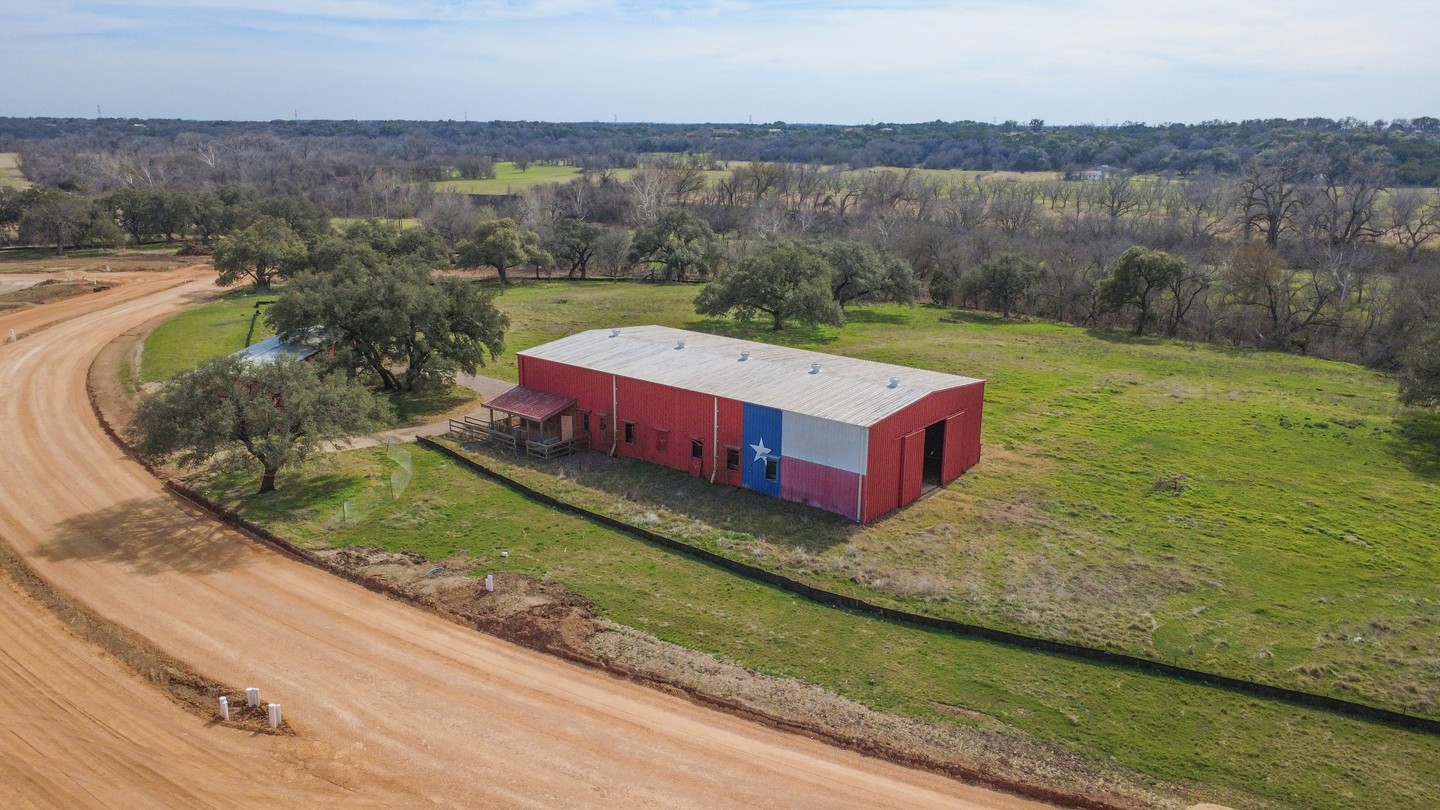 POV: You’re looking at future front porches, backyard barbecues, and morning coffee views. ️ Today, it’s dirt. Soon, it’s River Farm. Get community updates by registering at the link in our bio! #RiverFarm #BeltonTX #BeltonTXRealEstate #BeltonTXNewHomes #BeltonISD #PaintedSteer