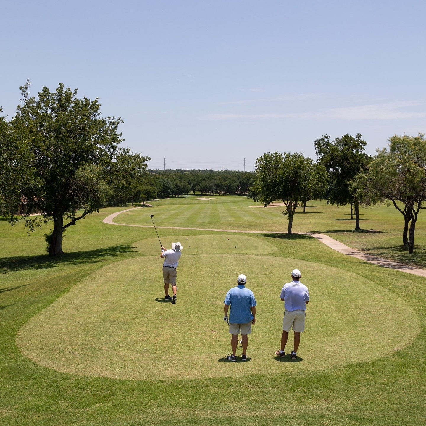 Ready to be a country club member? Check out Mill Creek Country Club, just 6 miles down the road! Enjoy golf, swimming, food and drinks, and more, all close to home.  📸: @visitsaladotx Explore this course at millcreekgolf27.com. #RiverFarm #BeltonTX #BeltonTXRealEstate #BeltonTXNewHomes #BeltonISD #PaintedSteer