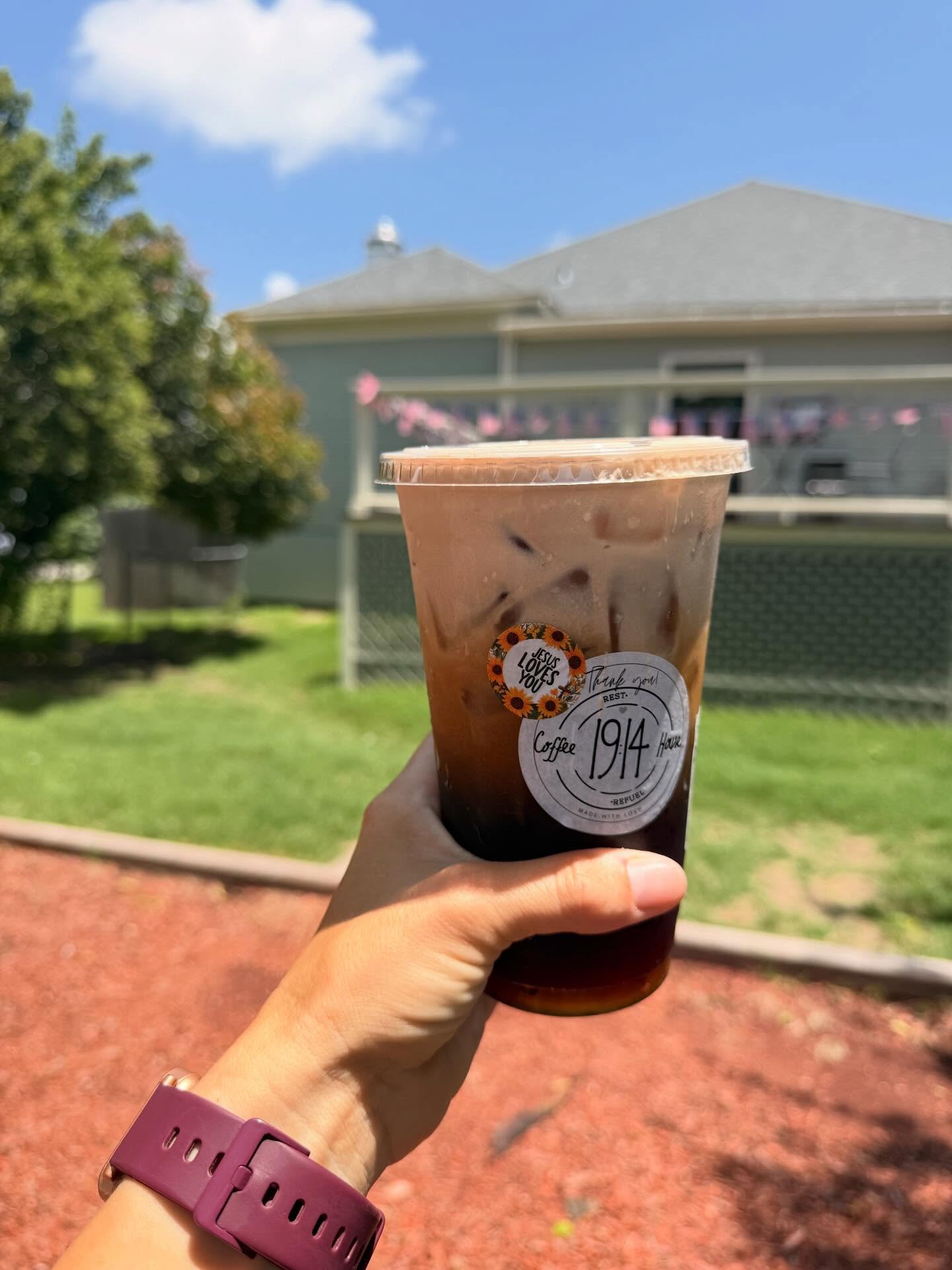 Good coffee brings people together! Head over to @1914coffeehouse in nearby Temple for a warm, welcoming atmosphere and drinks crafted with care. The perfect place to catch up with a neighbor or enjoy a quiet moment to yourself. 📸: @1914coffeehouse See what they offer at 1914coffeehouse.com. #RiverFarm #BeltonTX #BeltonTXRealEstate #BeltonTXNewHomes #BeltonISD #PaintedSteer